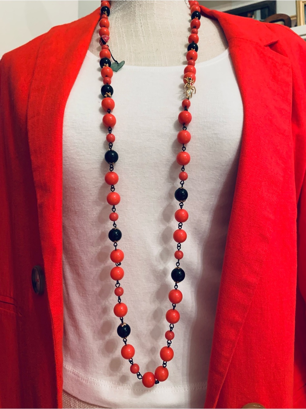 🔴BETSEY JOHNSON🔴ADORABLE, LONG-LENGTH FESTIVE NECKLACE!